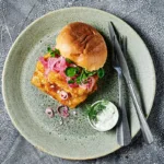 Pankopaneret torskefilet i briocheburger med tartarsauce